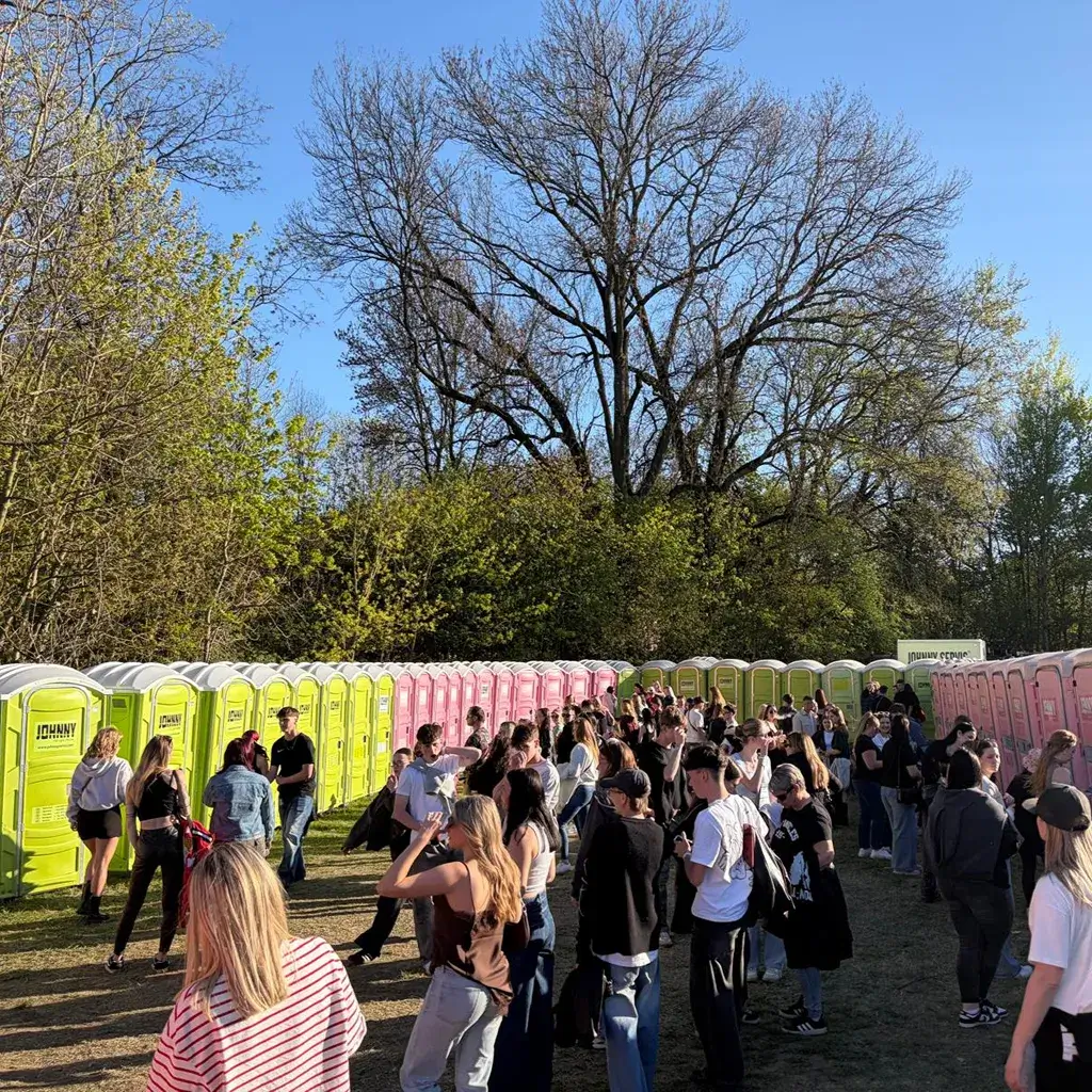 Zábrany, které by protnuly republiku, a tisíce spokojených návštěvníků. Ohlížíme se za sezónou 2026